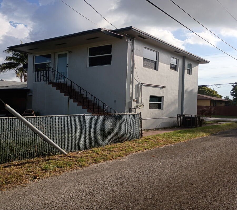 Photo - 301 NE 4th St (Hallandale Beach, FL)
