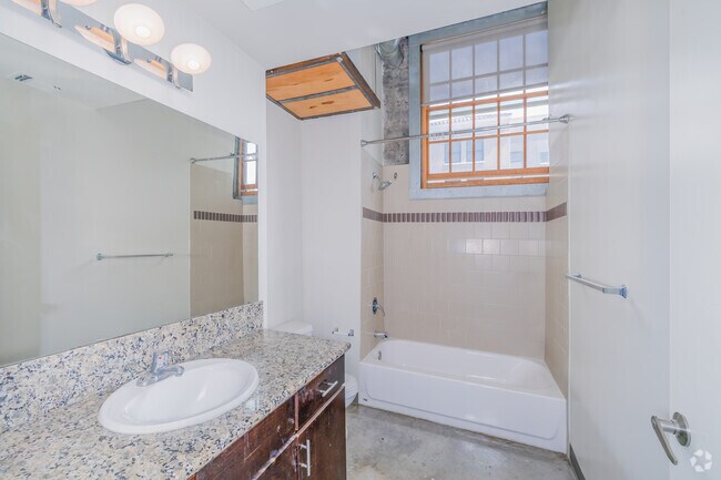 Estudio - 525 pies cuadrados - Baño - Lofts at Globe Mills