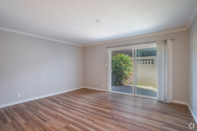 2BR, 1BA - 788SF - Living Room - Bart Plaza