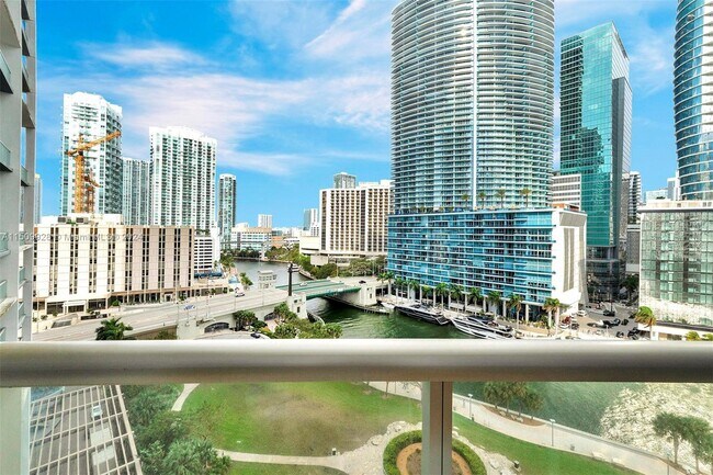 Building Photo - 465 Brickell Ave