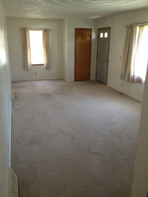 Building Photo - 1021 Valley Dr NW