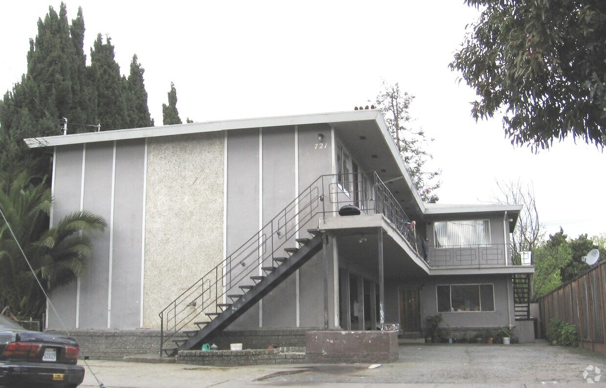 Building Photo - 721 Cedar