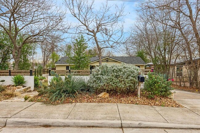 Foto del edificio - 2921 Pecan Springs Rd