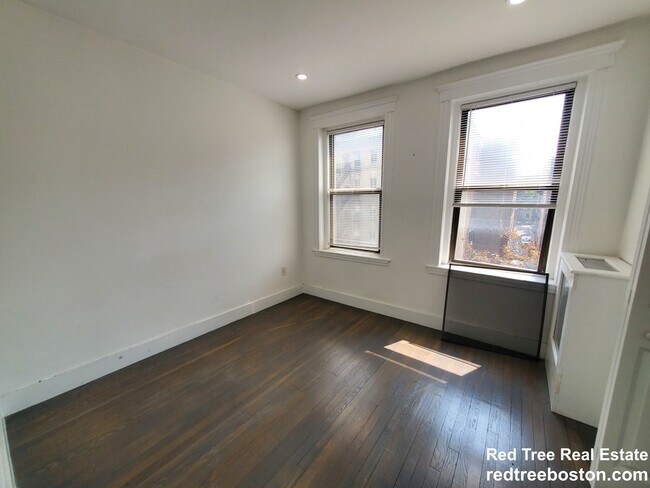 Building Photo - 36 Peterborough St