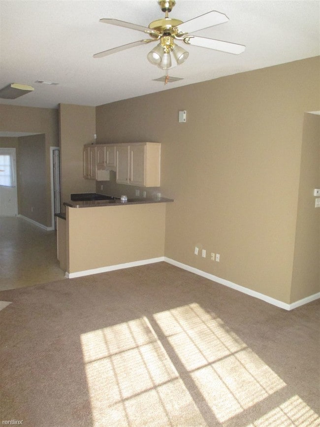 Building Photo - 130 Pinewood Dr