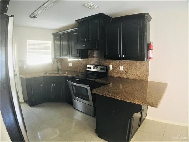 Building Photo - 106 S Ridge Ln