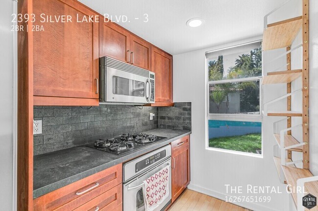 Foto del edificio - Spacious Silver Lake Townhome | Multi-Leve...