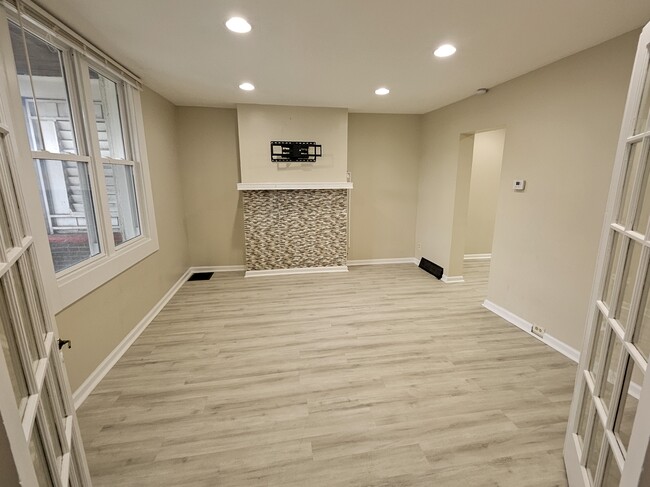 Photo - 535 E Warrington Ave House