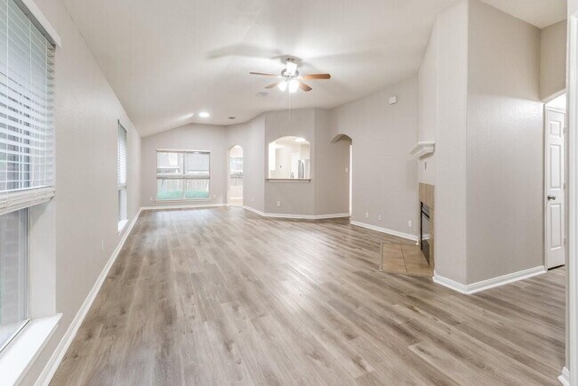Foto del edificio - 12119 Brightwood Dr