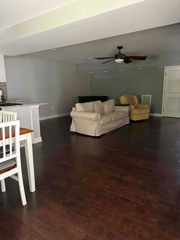 6 Lockwood Dr Unit 6 Lockwood Drive 1, Fredericksburg, VA 22405 Room