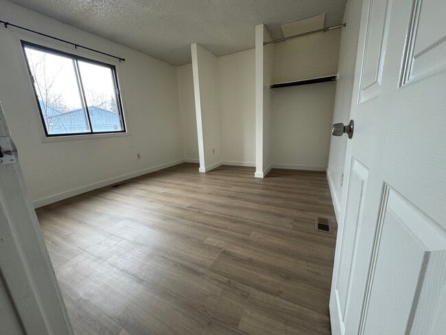 Building Photo - 3421 Pussywillow St