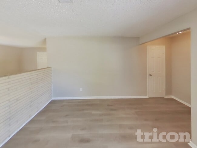 Foto del edificio - 4725 South Dr W