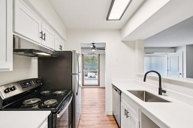 Building Photo - Wayzata Woods