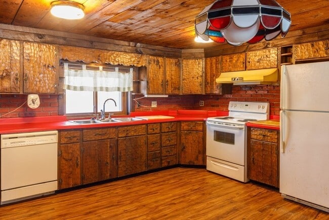 Building Photo - 385 E Broadway