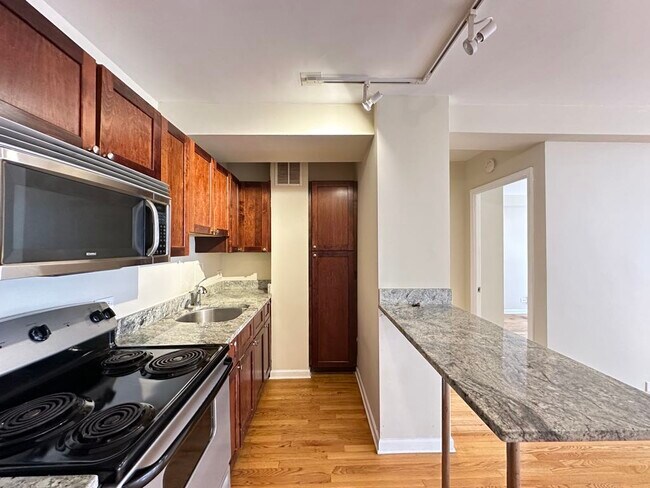 Foto del edificio - 4180 N Marine Dr