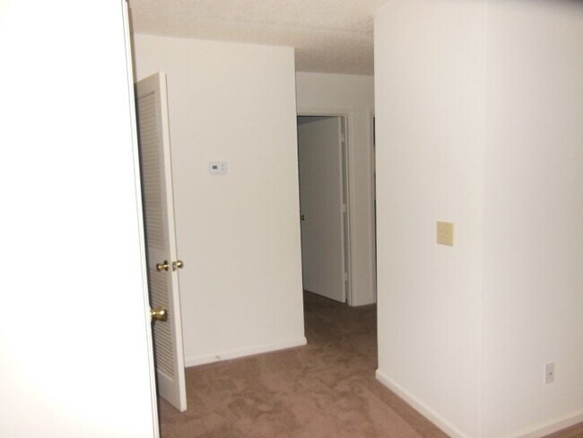 Foto del edificio - 2651 MacGregor Downs Rd