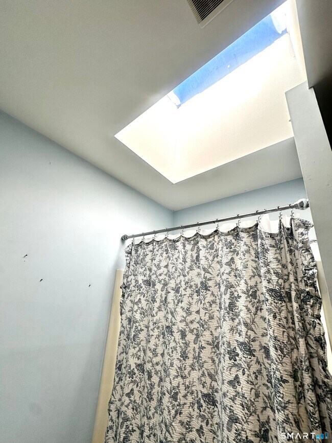 Foto del edificio - 32 W Main St