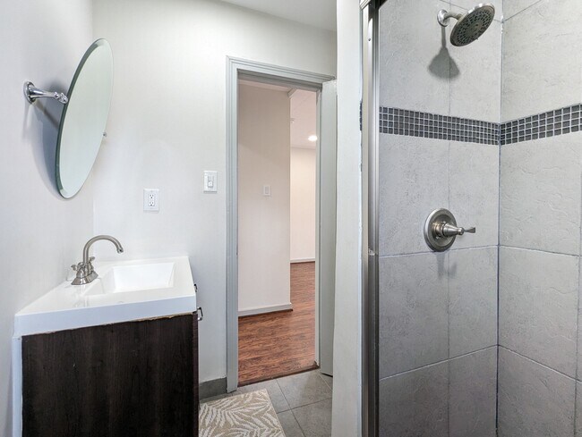 Foto del edificio - 2306 Addison Rd