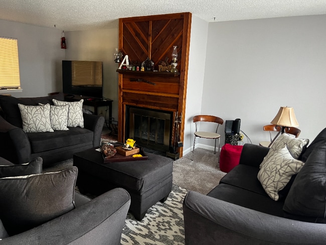 Foto del edificio - 593 Redwing Ln