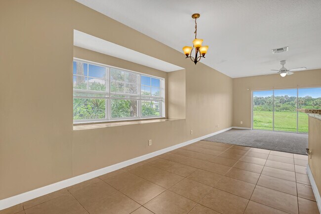 Foto del edificio - 2548 Creekside Dr