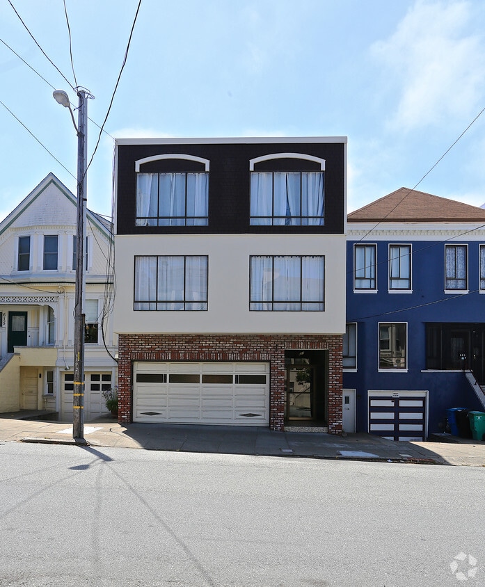 Building Photo - 611 4th Ave