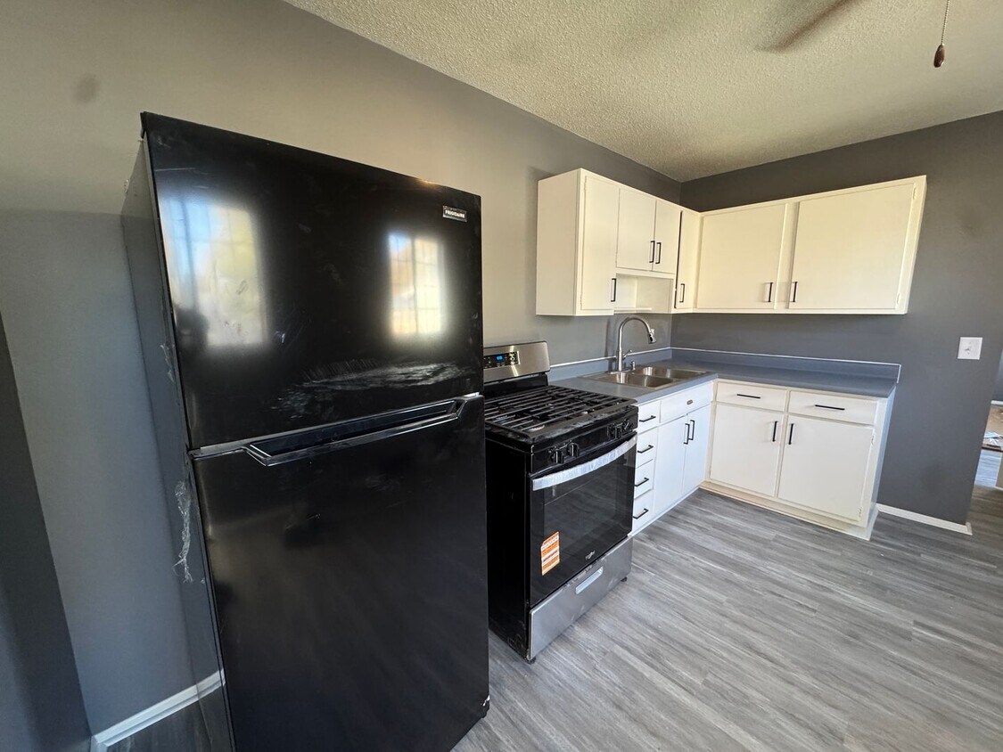 Building Photo - Cozy Three-Bedroom Bungalow in Davenport!