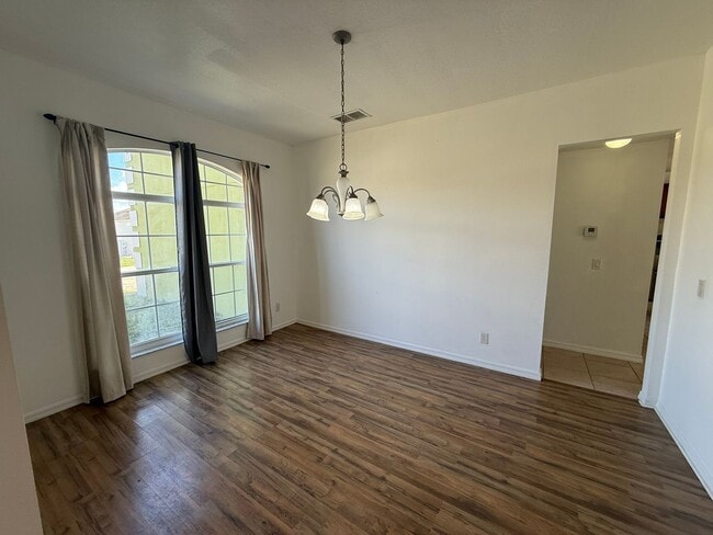 Foto del edificio - 2616 Plumberry Ave