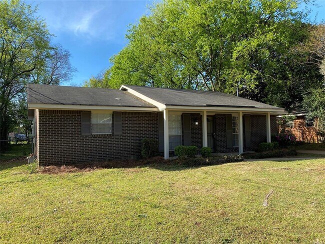Building Photo - 6136 Gladstone Dr