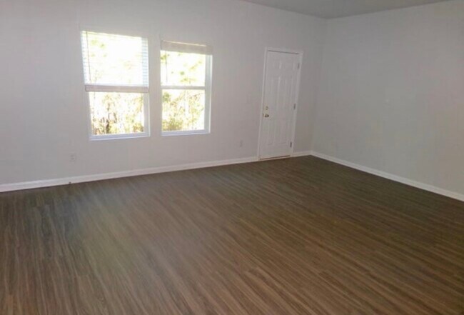Foto del edificio - 410 Oakwood Dr NW