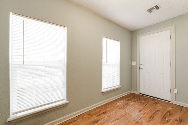 Foto del edificio - 3332 NW 28th St