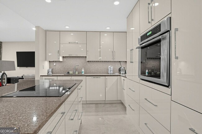 Foto del edificio - 700 Park Regency Pl NE
