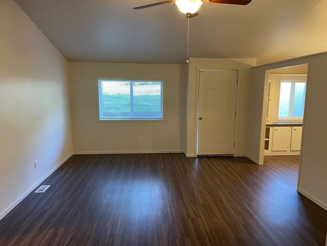 Foto del edificio - Lovely 3 Bedroom Home out of Town!