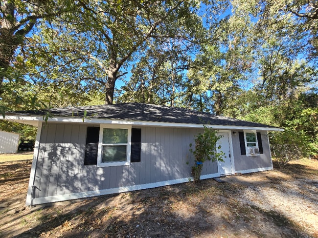 Building Photo - 144 Seminole Cir