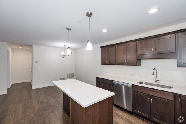 2BR, 2BA - 977SF - Kitchen/ Dining Room - Saw Mill Square Apartments
