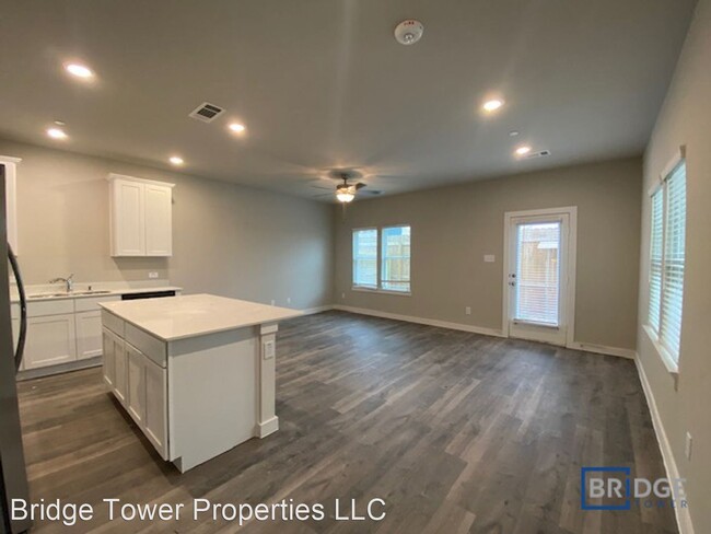 Building Photo - 3 br, 2.5 bath House - 377 N Centro Circle
