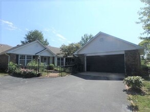 Building Photo - 1510 Woodrail Ave