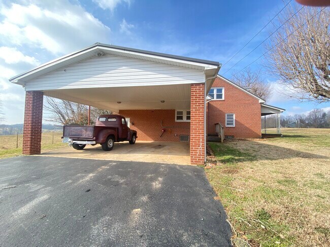 Foto del edificio - 7440 Mount Herman Rd