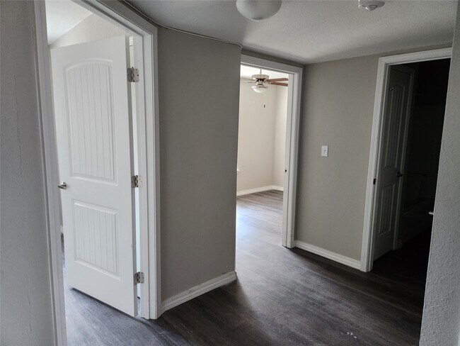 Foto del edificio - 724 E Ave N