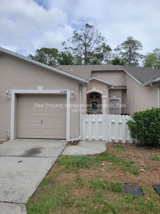 Building Photo - 12514 Hollybrook Ln