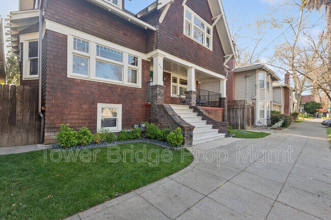 Building Photo - 823 28th St