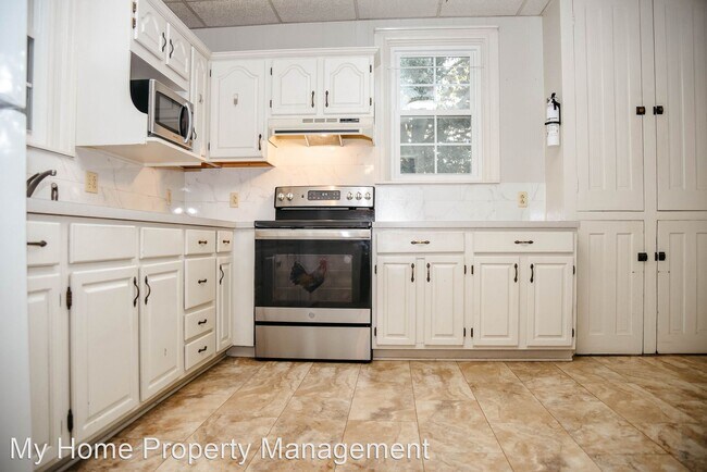 Foto del edificio - 3 br, 2 bath House - 645 Hempfiled Hill Rd