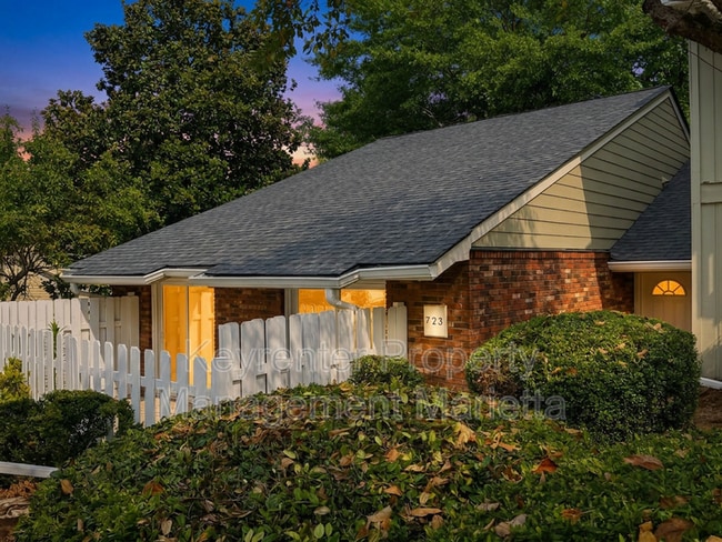 Photo - 723 Hanover Lane House