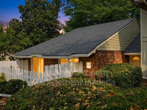 Building Photo - 723 Hanover Ln SE