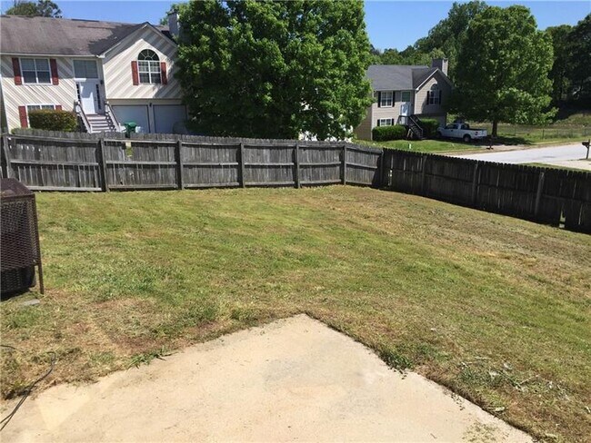 Foto del edificio - 2562 Rambling Way