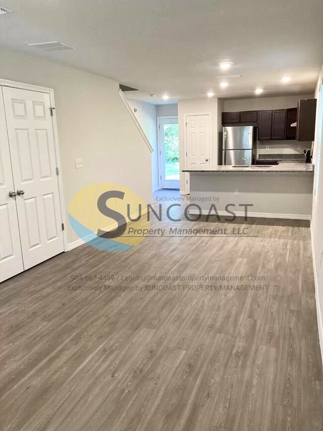 Building Photo - Modern Townhome near Avondale!