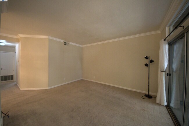 Building Photo - 577 Shadow Dance Dr