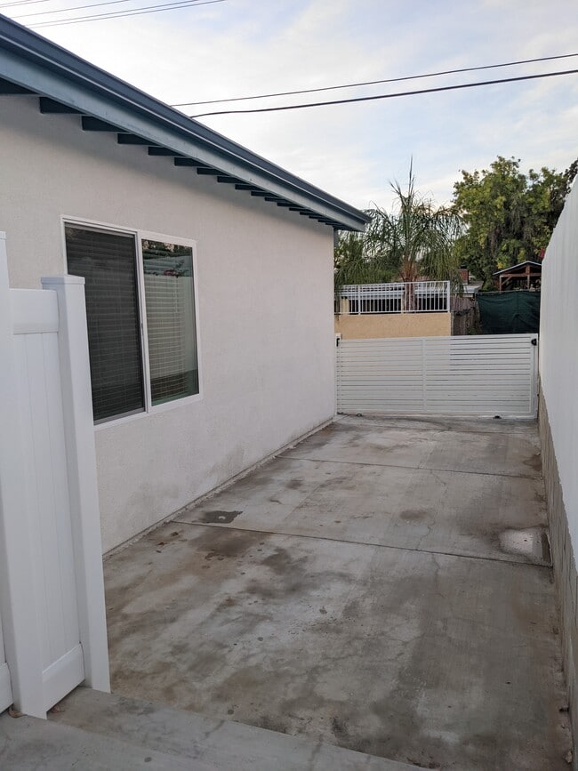 Attached Parking Space - 17049 Labrador St