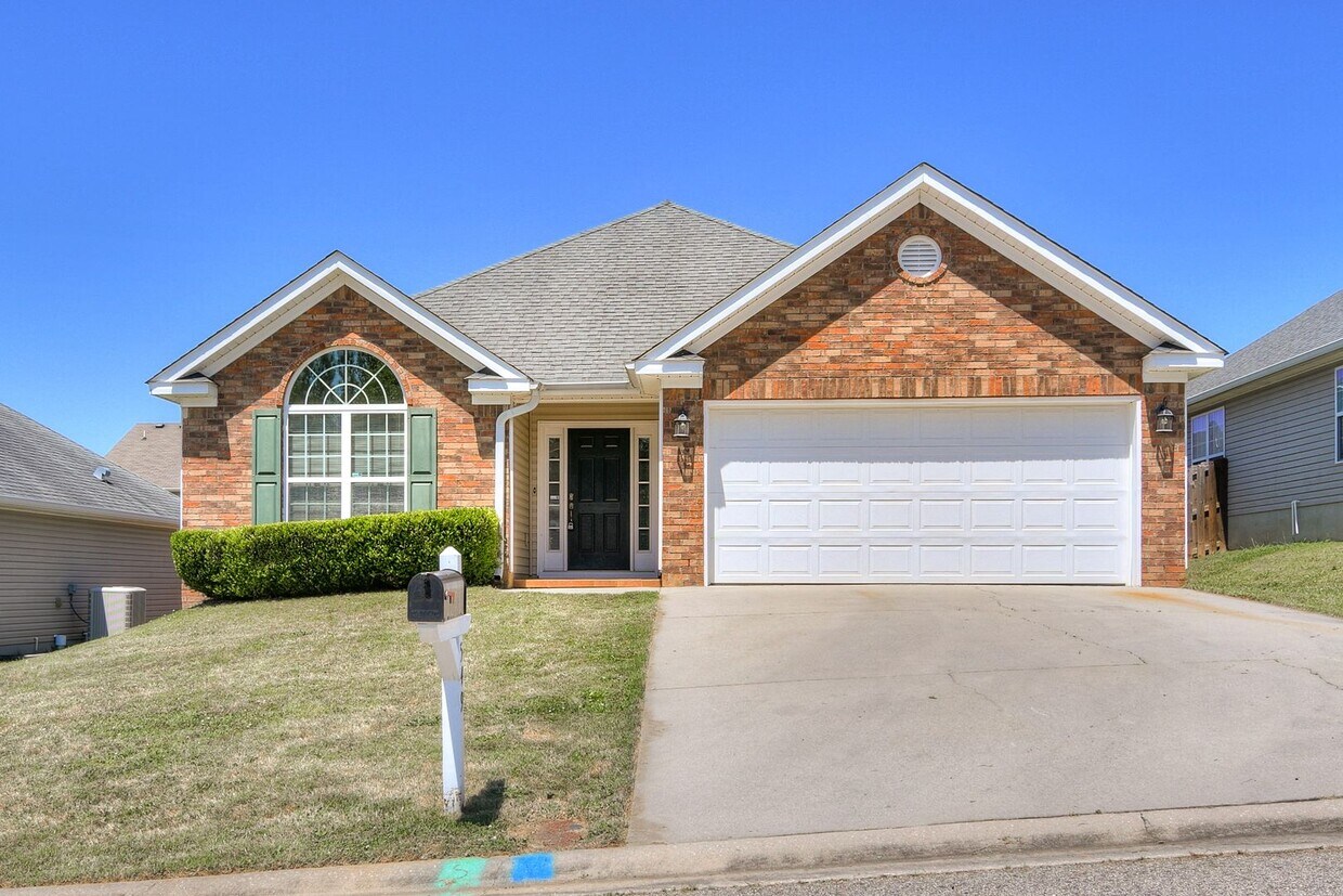 Primary Photo - Beautiful Ranch in Grovetown!