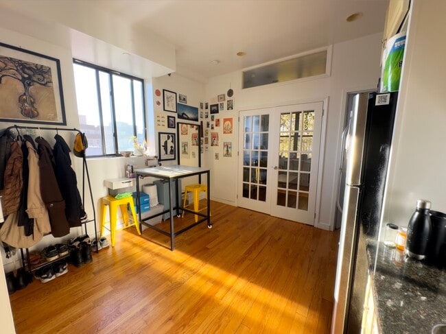 Building Photo - 1347 Greene Ave