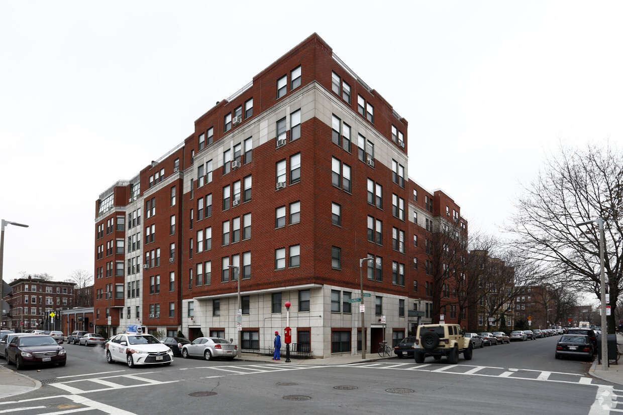Foto del edificio - West Fenway Apartments
